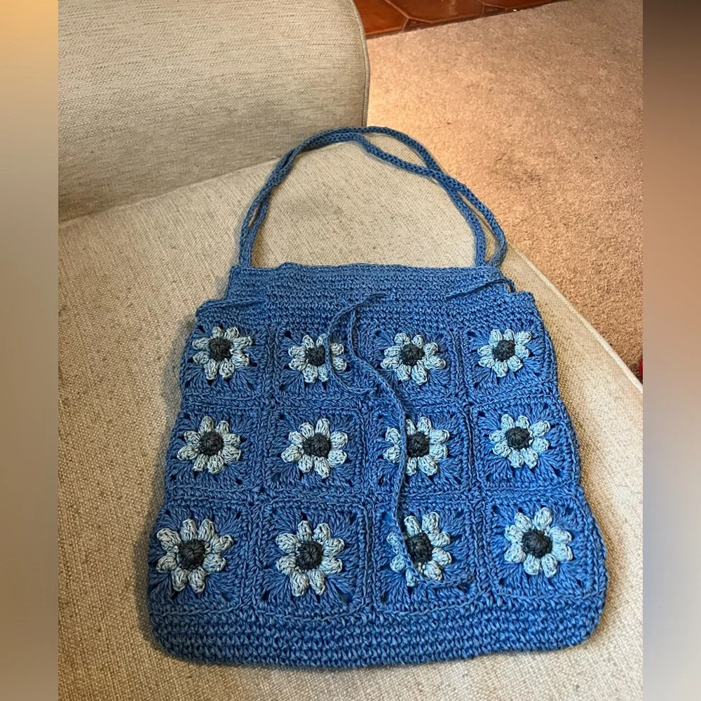 Blue crochet flower purse - Picture 1 of 6
